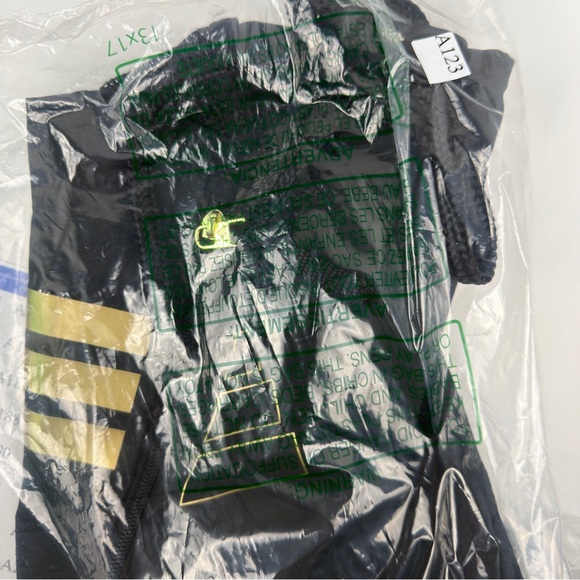 NWT Adidas Men's Women’s Kid’s Black Backpack with Gold Accents Cinch Bag - Picture 9 of 9
